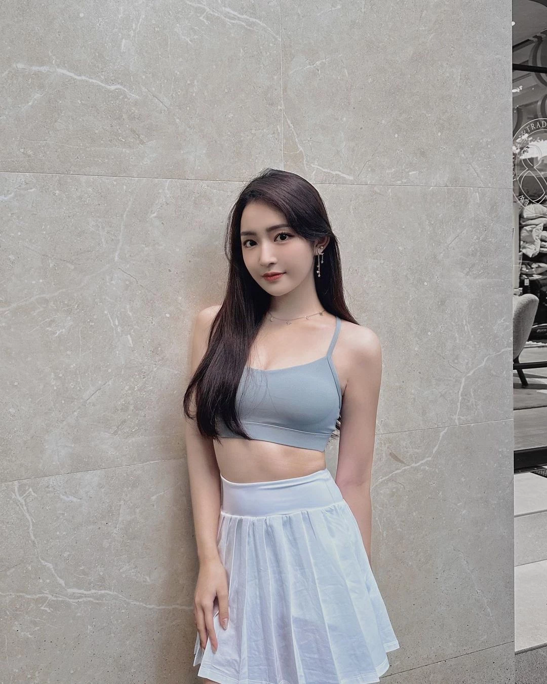 大眼美女“婕”展现曼妙身材 全身上下充满魅力 [10P]