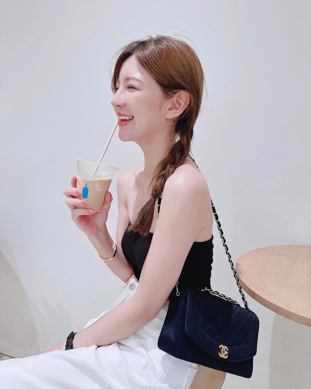 网美“寗寗” 精巧脸蛋萌甜诱惑 身材又饱满惹火 [10P]