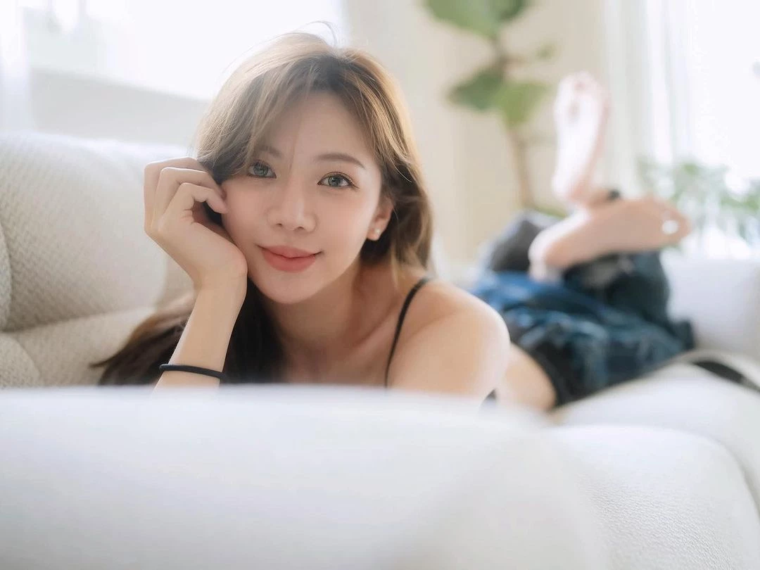 网美“寗寗” 精巧脸蛋萌甜诱惑 身材又饱满惹火 [10P]